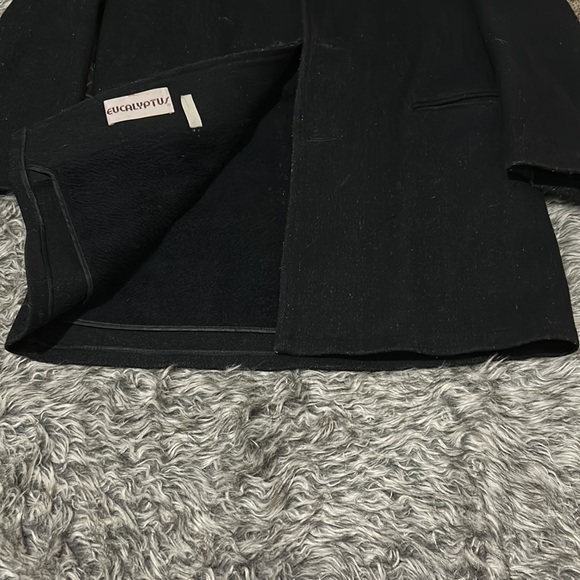 Thick black pea coat - Picture 2 of 3